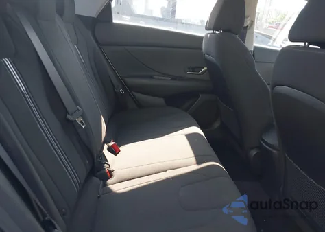 2022 Hyundai Elantra Sel z USA, uszkodzony, nr VIN 5NPLM4AG1NH056656